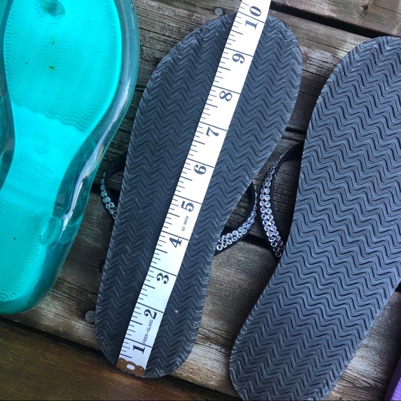 3 pairs of Flip Flops - Picture 12 of 14